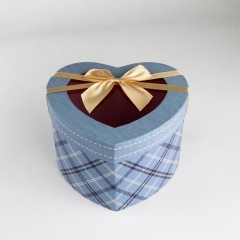 اليدوية نمط حزام مربع ورقة على شكل قلب مع نافذة البلاستيكية والقوس
